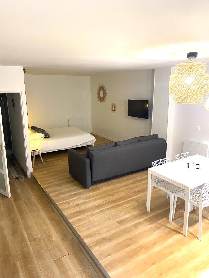 Suite 24 Appart'Hotel-3 Etoiles Le Creusot Exteriör bild